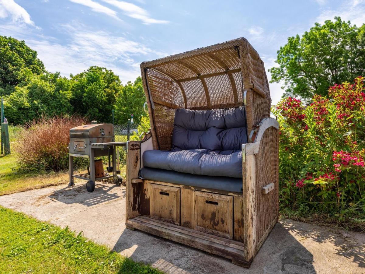 Snug Holiday Home In Divitz Spoldershagen Near Skydiving Exterior foto