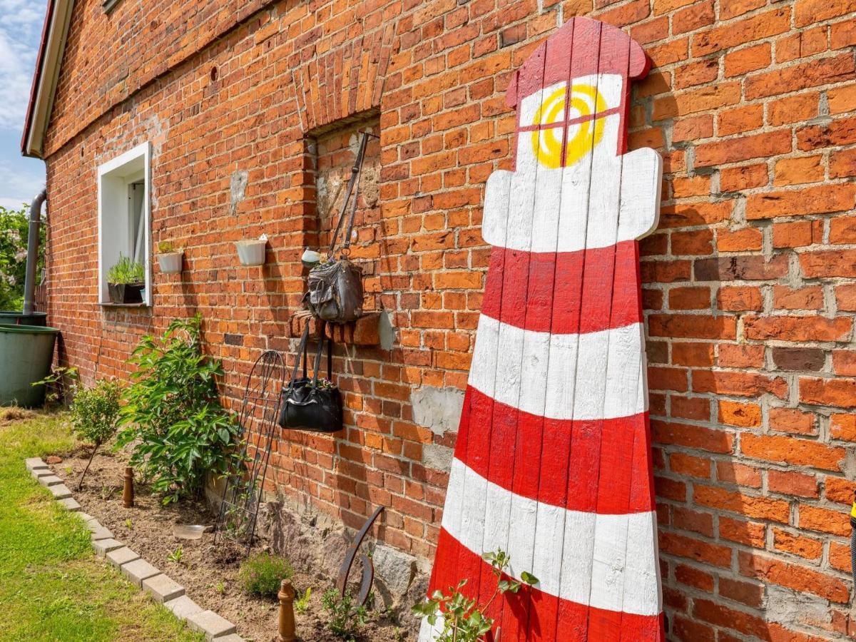 Snug Holiday Home In Divitz Spoldershagen Near Skydiving Exterior foto