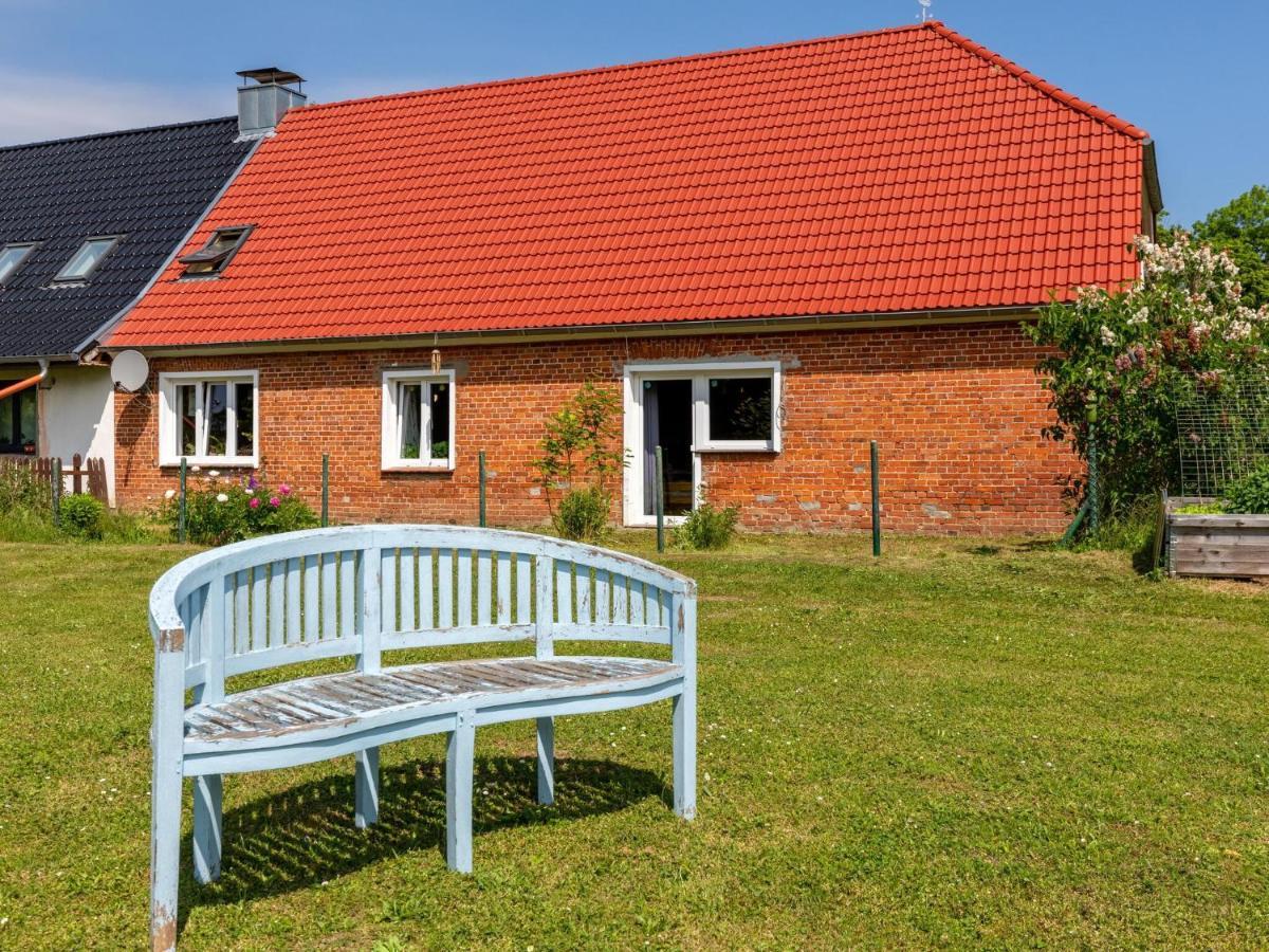 Snug Holiday Home In Divitz Spoldershagen Near Skydiving Exterior foto