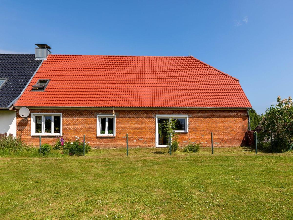 Snug Holiday Home In Divitz Spoldershagen Near Skydiving Exterior foto